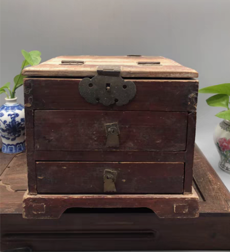 包邮清代梳妆盒子,品相如图 感兴趣的话点“...