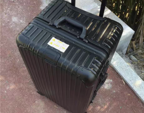 转卖超大加厚34寸拉杆箱网红铝框密码箱 太...