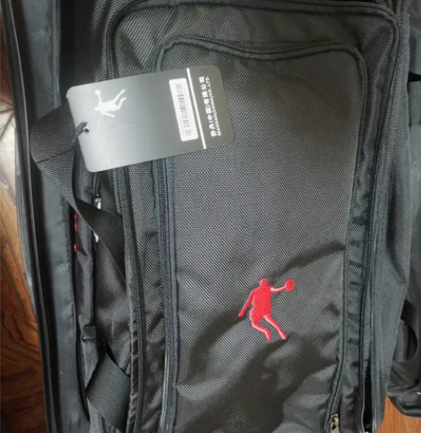 全新背包拉杆箱85元清河自提，需要邮寄运费...