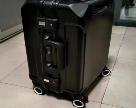 包邮【原价700多】袋鼠行李箱全新铝框库存...