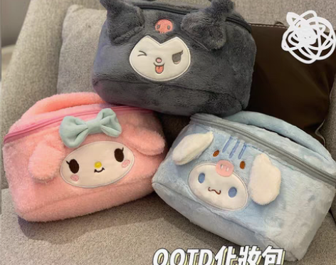 转卖玉桂狗化妆箱包女便携大容量三丽鸥毛绒笔...
