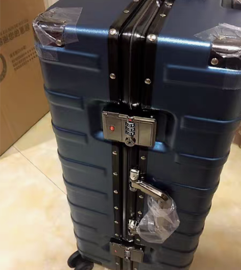 包邮袋鼠精品行李箱，买到就是赚到，因搬家时...