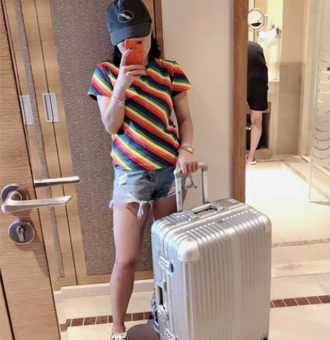 包邮破包邮 破洞牛仔短裤 M码 100斤左...