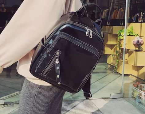 转卖双肩包女2020新款时尚潮流铆钉日版古...