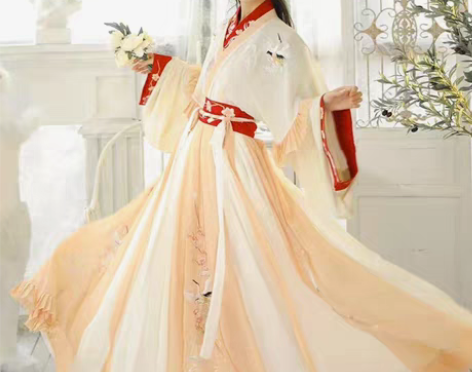 出言然云树鸣 晋制汉服 21年买的只试穿过...