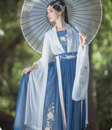 包邮毕业低价转卖。桔屿汉服,店铺价格240...