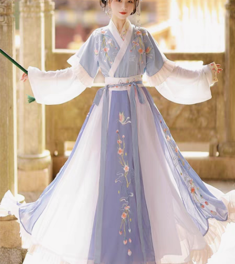 包邮一套汉服，妃亦坊全新 感兴趣的话点“我...