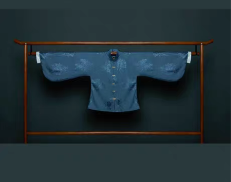 出汉服上袄 仅拆封试穿 感兴趣的话点“我想...