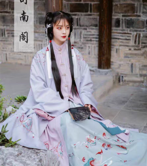 转卖司南阁 明制汉服原创正品绣花款 只有锦...