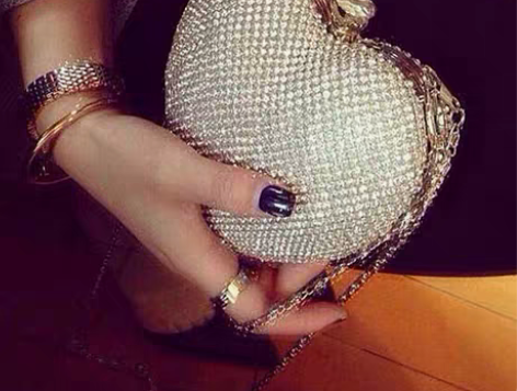 转卖2020新款奢华心形满钻手拿包钻石名媛...