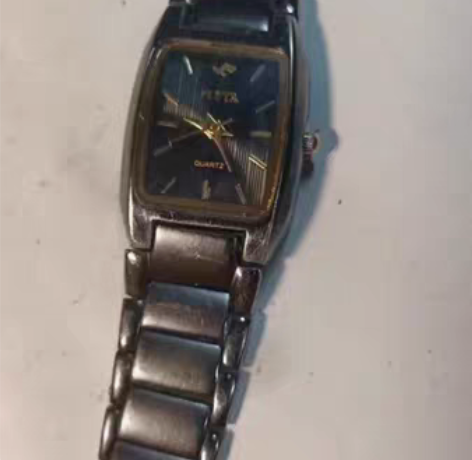 飞亚达石英女表，新换电池走时正常，成色很新...