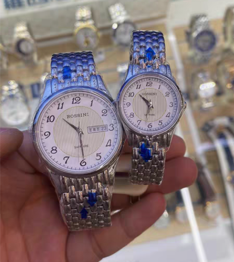 包邮罗西尼石英表。正品保真。全新未开封。包...