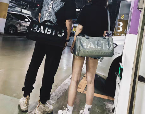 转卖运动健身包男干湿分离斜挎行李背包房游泳...