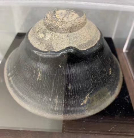银蓝豪，外壁全美品 撇口器型，内壁有补大漆...