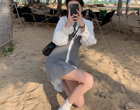 转卖吱呤 连衣裙2021新款春无袖格子背心...