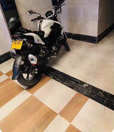 贝纳利150S小迅龙 21年车 2400公...