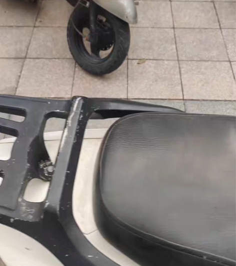 铃木踏板125摩托车，电启动打火都很好，骑...