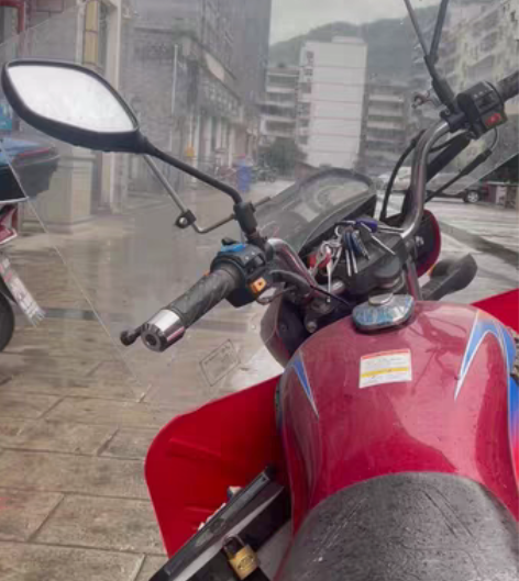 豪爵150摩托车.7年车必须过户 感兴趣的...