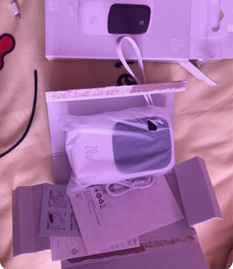 包邮倍思20W自带线充电宝 全新京东买的 ...
