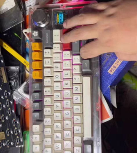 老旋v2键盘,除了键帽不出,剩下一套,带声...