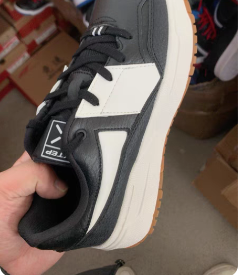 特步女士38尺码常规板鞋底油色差清货 感兴...