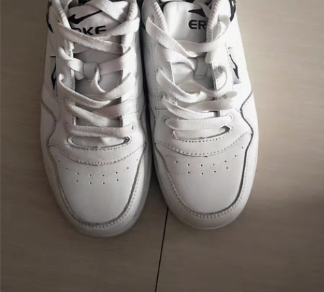 包邮鸿星尔克小白鞋 仅穿过一次 包邮非偏远...