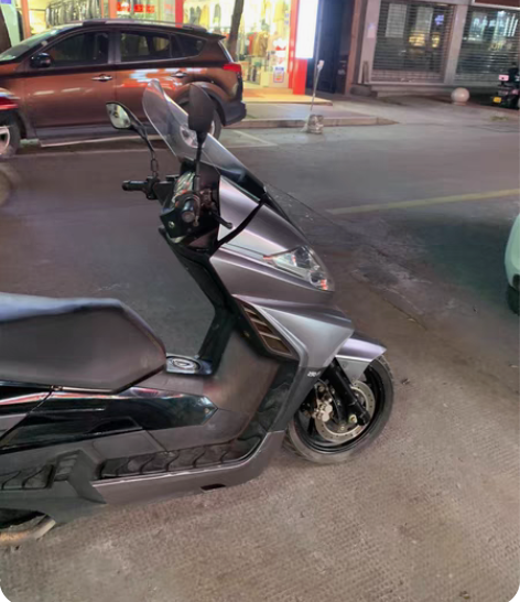 13年贝纳利银刃250摩托车，当年2300...