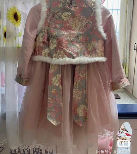 包邮拜年服女童汉服连衣裙公主裙两件套，正版...