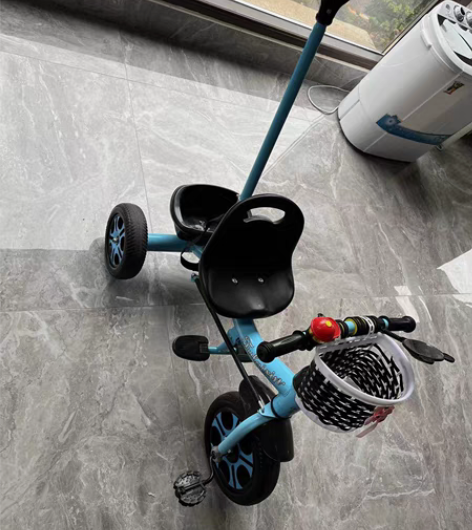 小孩推车 九成新，半价卖 我是128买的，...