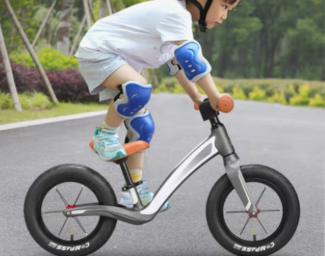 转卖上海永久儿童滑步车平衡车2岁无脚踏超轻...