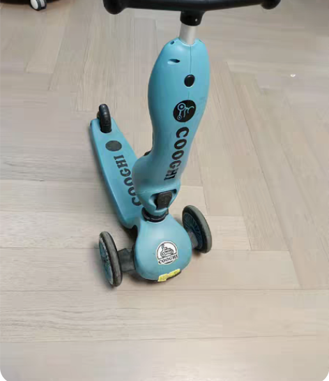 cooghi滑板车，适合2-3岁儿童，配件...