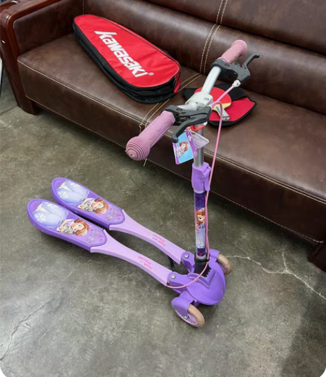 全新迪士尼儿童蛙式滑板车，买来就试了一下，...