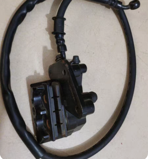 小牛电动车换下来的前刹车卡钳和油管，很新。...