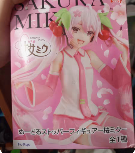 初音未来樱花坐姿手办九成新特价出售,可小刀...