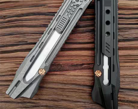 转卖剑齿虎战术美工刀+钛合金多功能可破窗重...