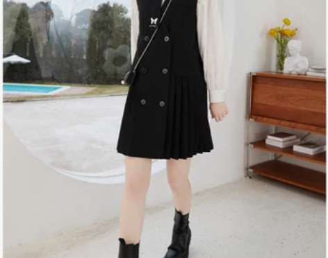 转卖三彩2022春季新款无袖马甲式西装裙V...