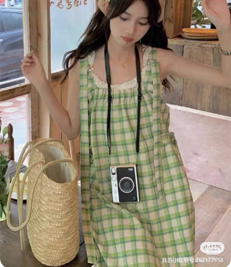 【摄影服装出租】日系吊带绿格子长裙蕾丝内搭...