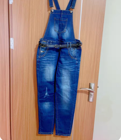 背带裤，全新的背带裤，尺码27的，建议顶多...