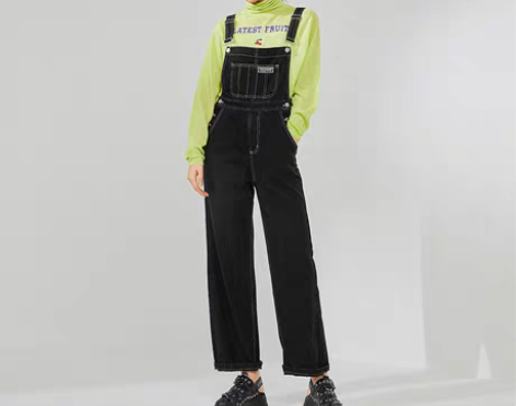 转卖太平鸟黑色背带牛仔裤女2020春季新款...