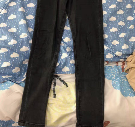 黑色牛仔铅笔裤   穿起来很舒服  很百搭...
