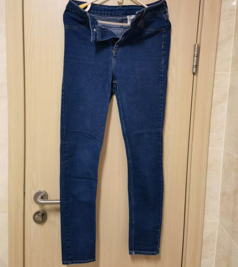 包邮重庆冉家坝SM广场购入，高腰版牛仔铅笔...