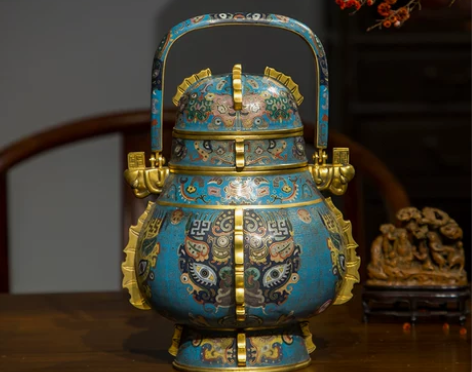 工艺品 清 铜胎掐丝珐琅饕餮纹卣形手炉老