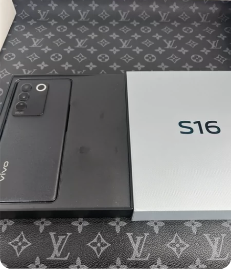 VIVO S16 黑色12+256g 成色...
