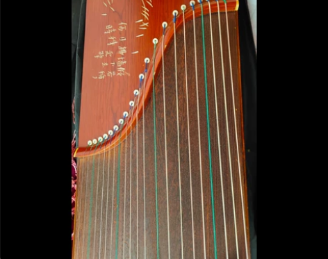 女儿学古筝时用的 没学两个月不学了。 有需...