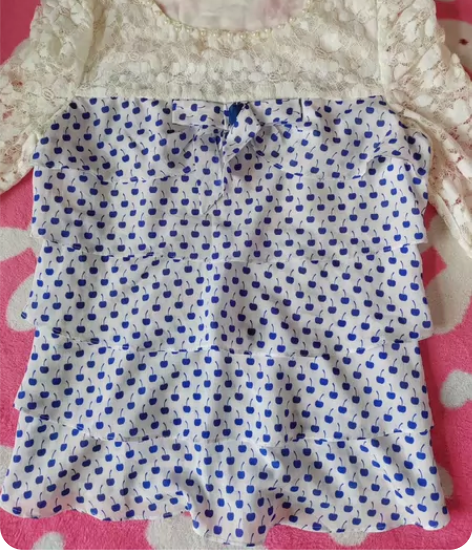 简朵   蕾丝雪纺衫，带珍珠圆领蝴蝶结多层...