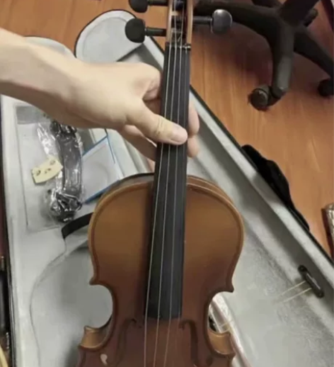 原价1498买的4/4手工实木小提琴，因为...