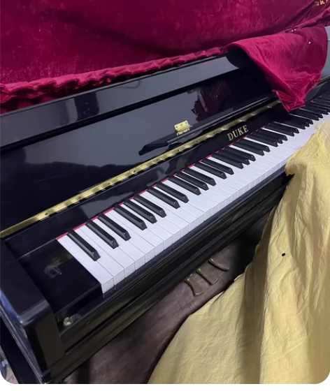 杜克duke钢琴，好几年了，一直在仓库里没...