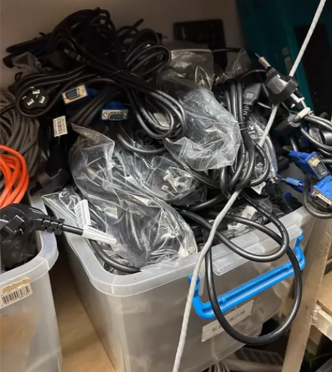 全新联想品牌商务套机电源线，公司每年新购电...