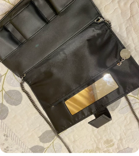 买纪梵希口红送的手拿包，链子是自己配的，一...