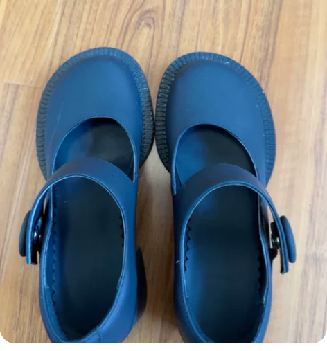 玛丽珍鞋 五公分跟高 感兴趣的话点“我想要...